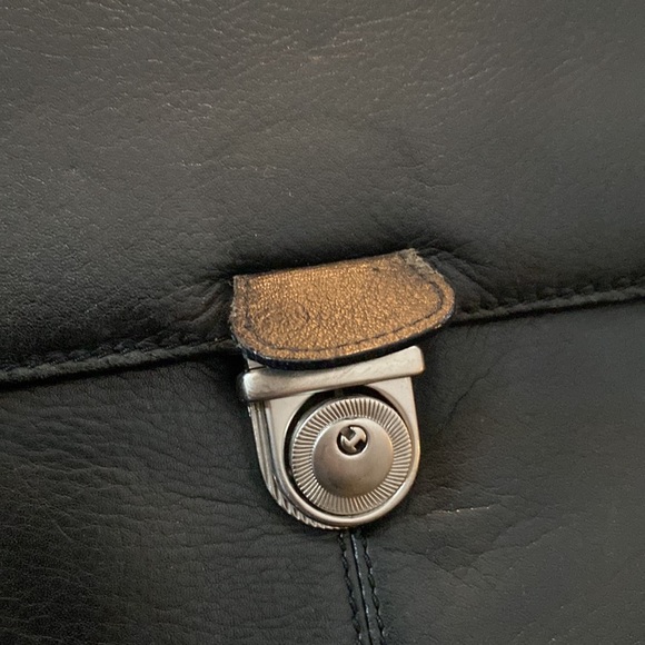 Kenneth Cole REACTION Black Leather Briefcase - Picture 5 of 15
